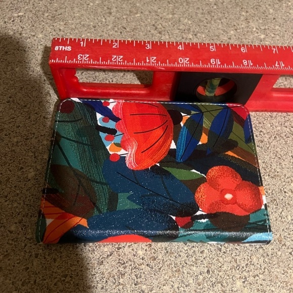 Mojo Universal 6 Floral Kindle/Tablet Case for smaller Kindle - Picture 4 of 5